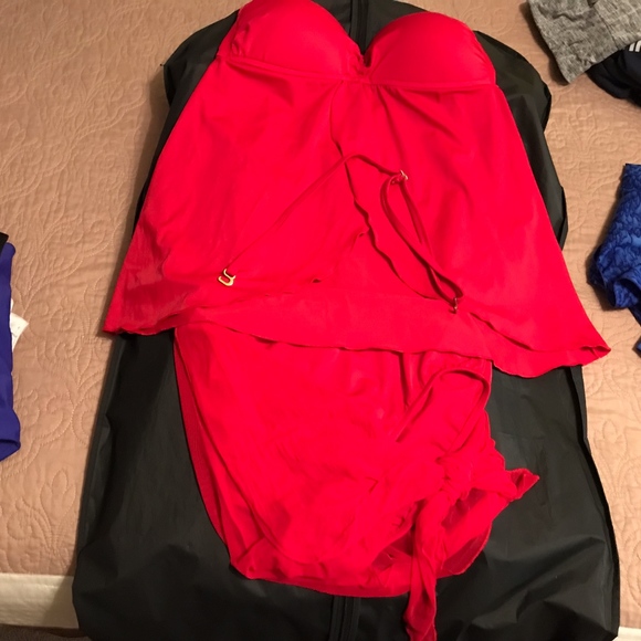 SWIMSUIT - Picture 1 of 1